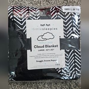 Little Sleepies Monochrome Chevron Blanket
